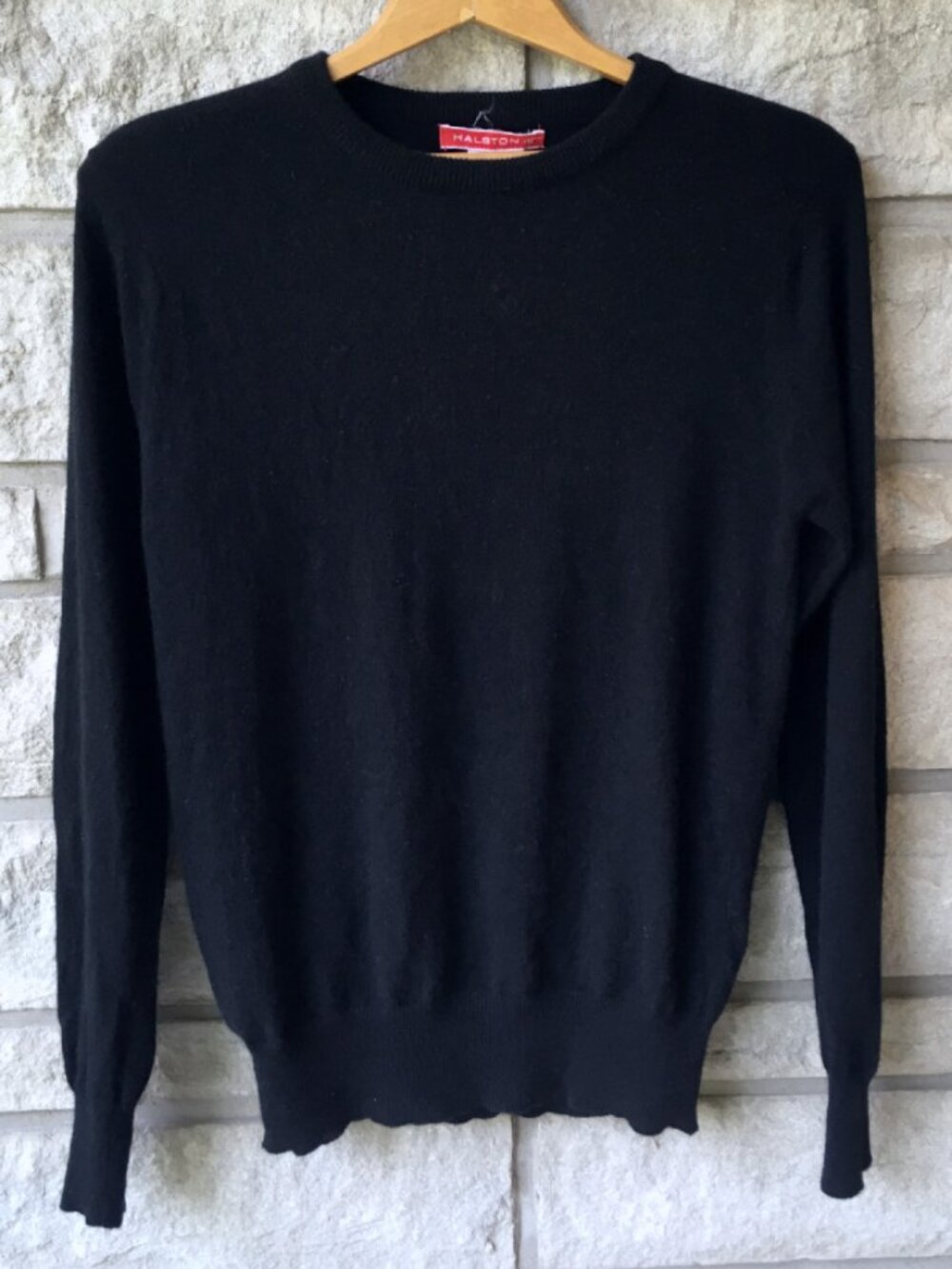 Simple & Elegant Black Crew Neck Pullover - 100% Cashmere